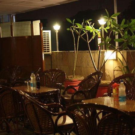 Hotel Rahul Palace Nova Deli Restaurante foto