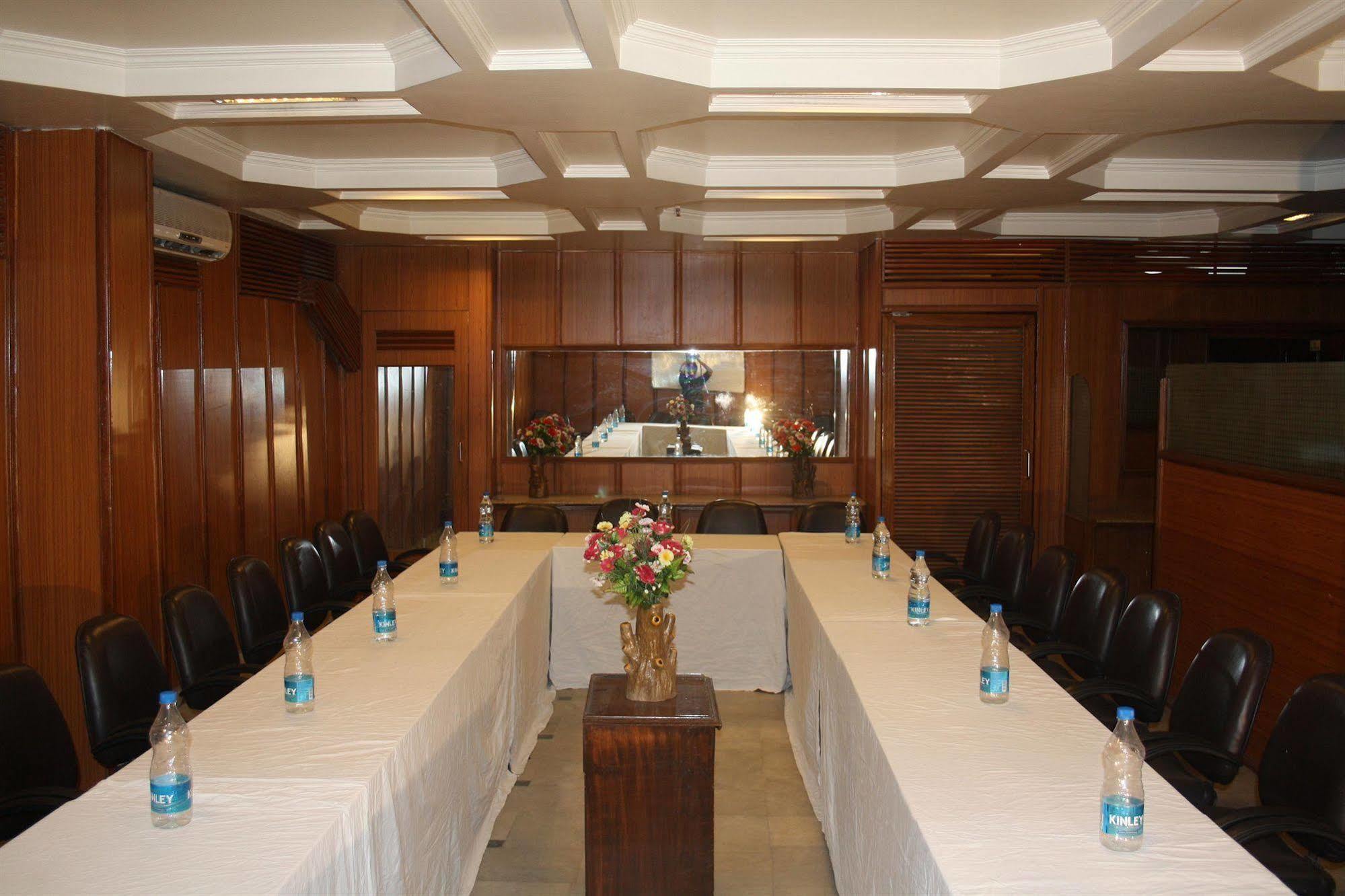 Hotel Rahul Palace Nova Deli Facilidades foto
